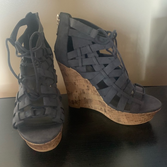 Guess Sandals size6 - Picture 2 of 3